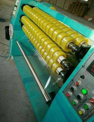 臺(tái)鋼膠帶分切機(jī)