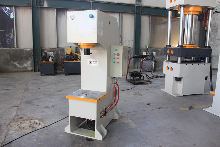 單柱導(dǎo)軌液壓機(jī)簡(jiǎn)介